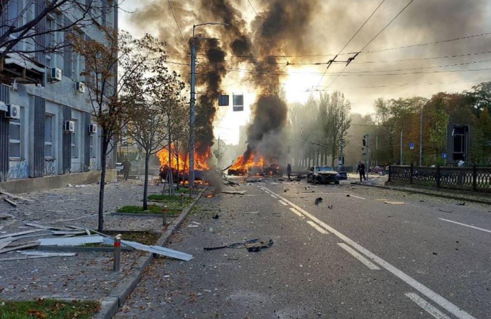 Ένας νεκρός στο Κίεβο από τις πυραυλικές επιθέσεις - Ζημιές σε δύο ενεργειακές υποδομές στην Οδησσό
