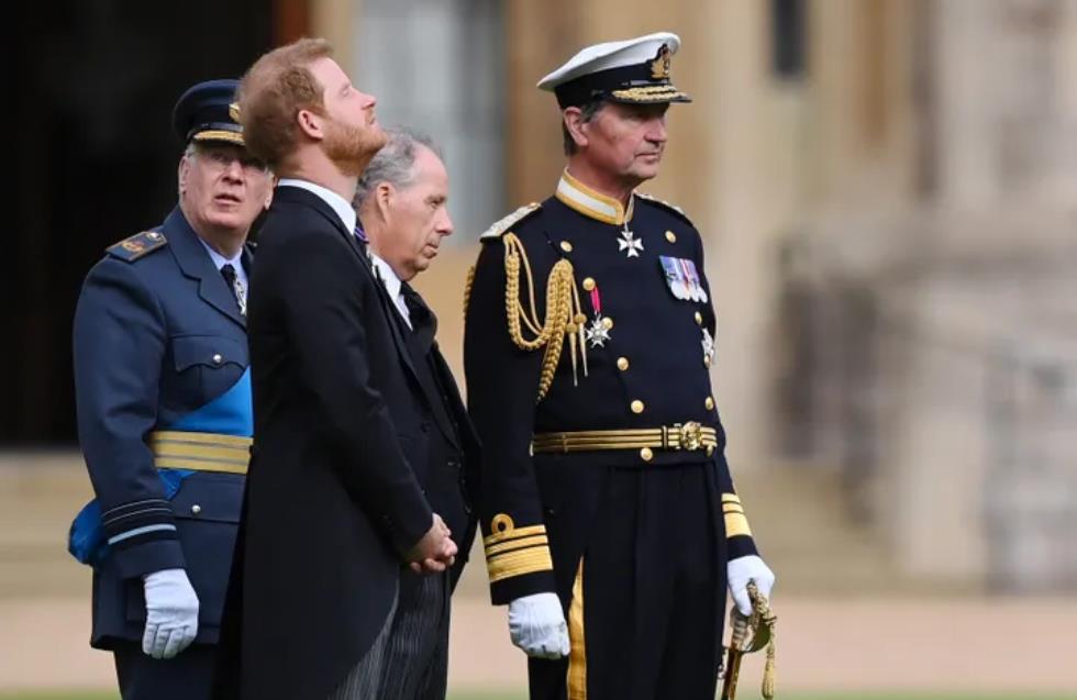 Έχει θέση ο πρίγκιπας Χάρι στη στέψη του Βασιλιά Καρόλου; Τί πιστεύουν οι Βρετανοί
