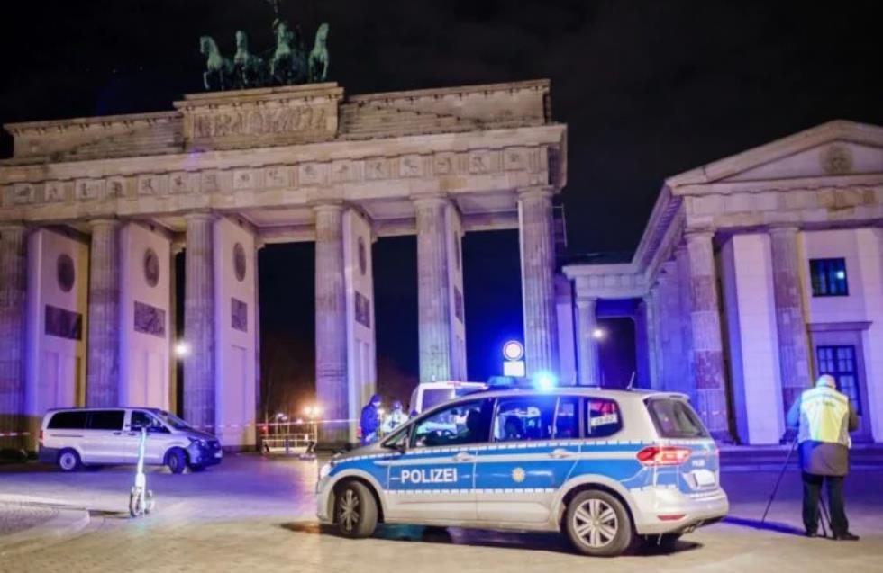 Πυρπολήθηκε αυτοκίνητο Ιταλού διπλωμάτη στο Βερολίνο, ζημιές στο ιταλικό προξενείο στη Βαρκελώνη