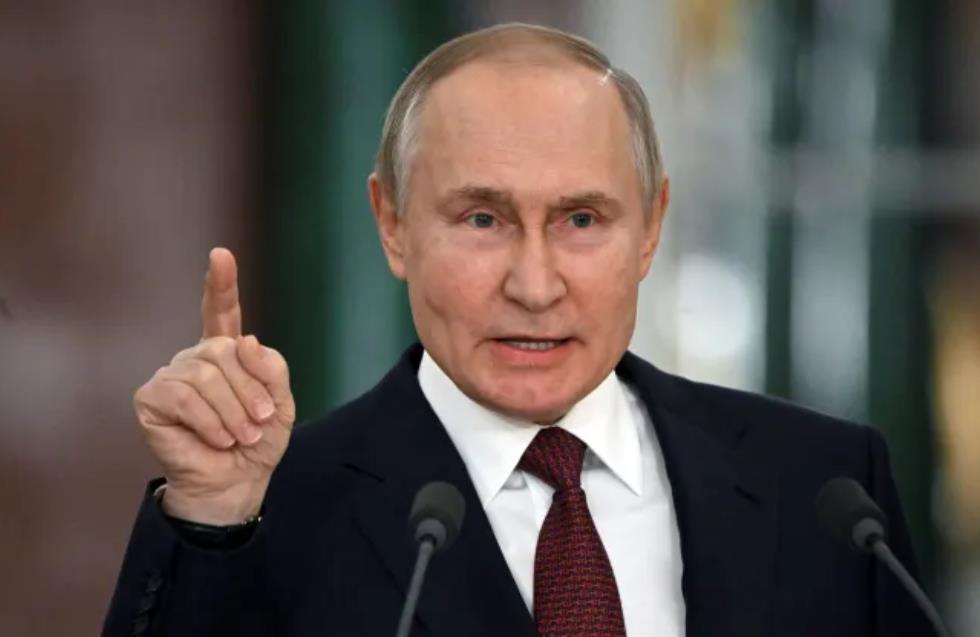 Η Ρωσία απειλείται ξανά από γερμανικά τανκς, είπε ο Πούτιν σε εκδήλωση για Β