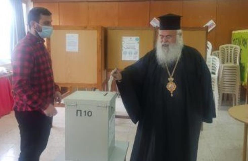 Ψήφισε ο Αρχιεπίσκοπος Γεώργιος - Τι δήλωσε εξερχόμενος από το εκλογικό κέντρο