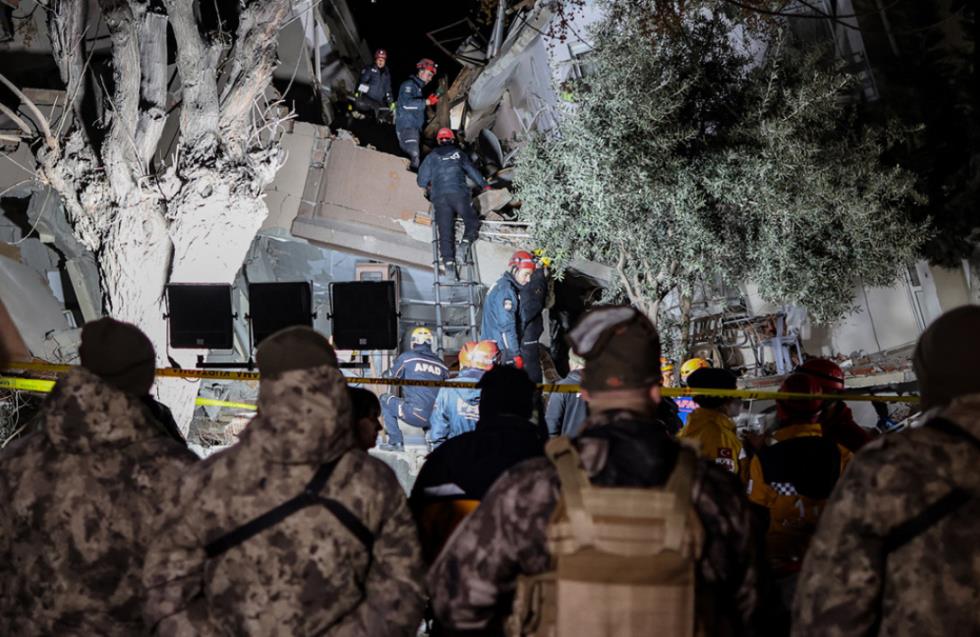 Τουρκία: Τρεις νεκροί και 213 τραυματίες από τους νέους ισχυρούς σεισμούς – Συγκλονιστικά βίντεο
