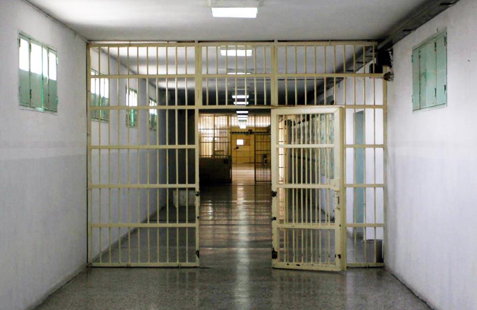 Έχωσαν αρχιδεσμοφύλακα στη φυλακή για εκδίκηση - 97 χιλιάδες ευρώ αποζημιώσεις θα πληρώσει η ΚΔ