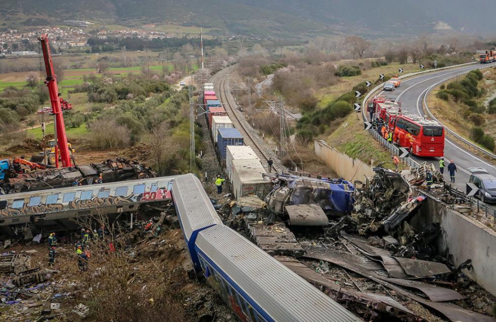 Hellenic Train: Αποζημιώνει τα θύματα της τραγωδίας των Τεμπών, χωρίς να αποδέχεται ευθύνη