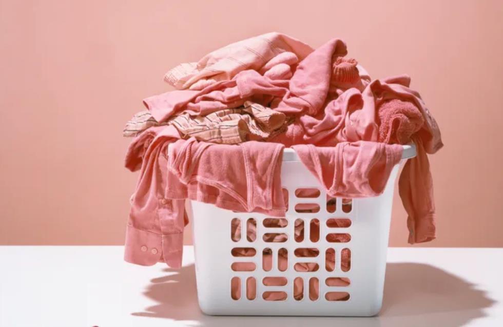 Πόσο συχνά πρέπει πραγματικά να πλένουμε τα ρούχα μας