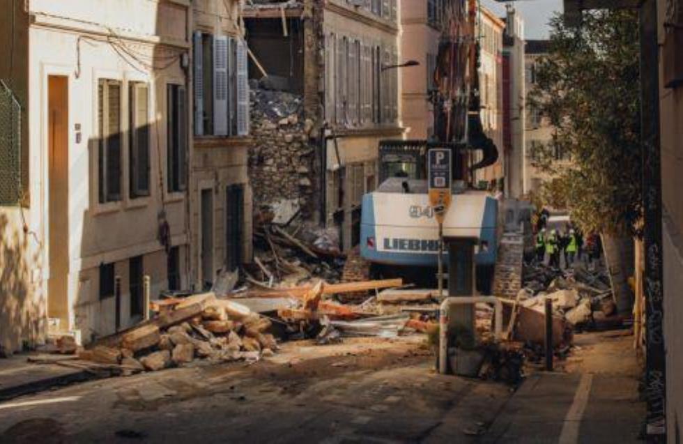 Δύο πτώματα εντοπίστηκαν στη Μασσαλία μετά από κατάρρευση πολυκατοικίας