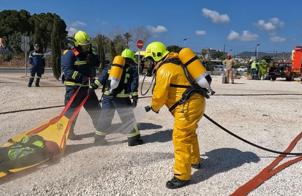 Άσκηση Πυροσβεστικής στο Λατσί για αντιμετώπιση διαρροής χλωρίου
