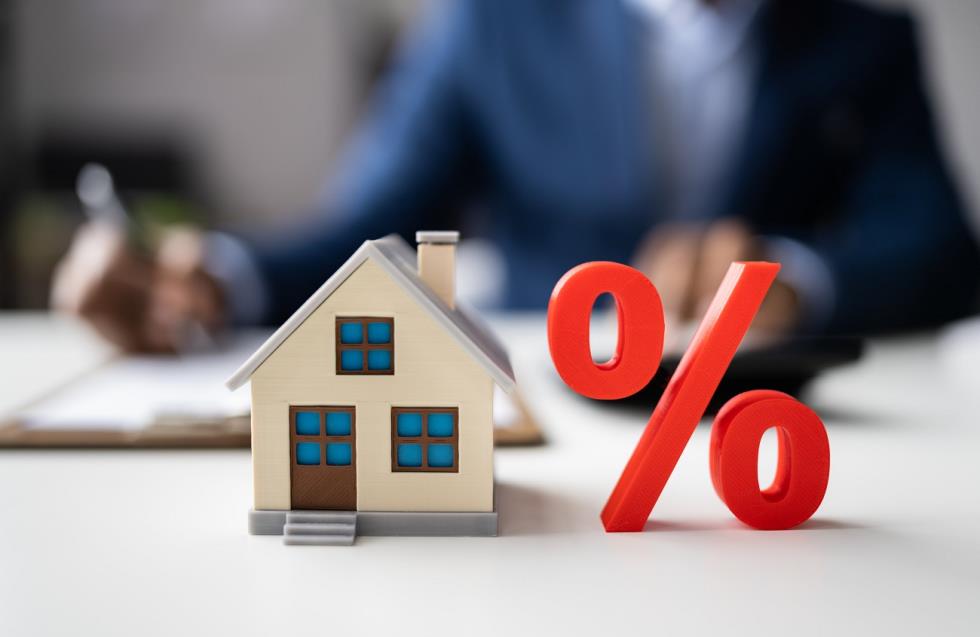 Οδηγείται στην Ολομέλεια το νομοσχέδιο για 5% ΦΠΑ στην κύρια κατοικία - Κίνδυνος προστίμου από ΕΕ