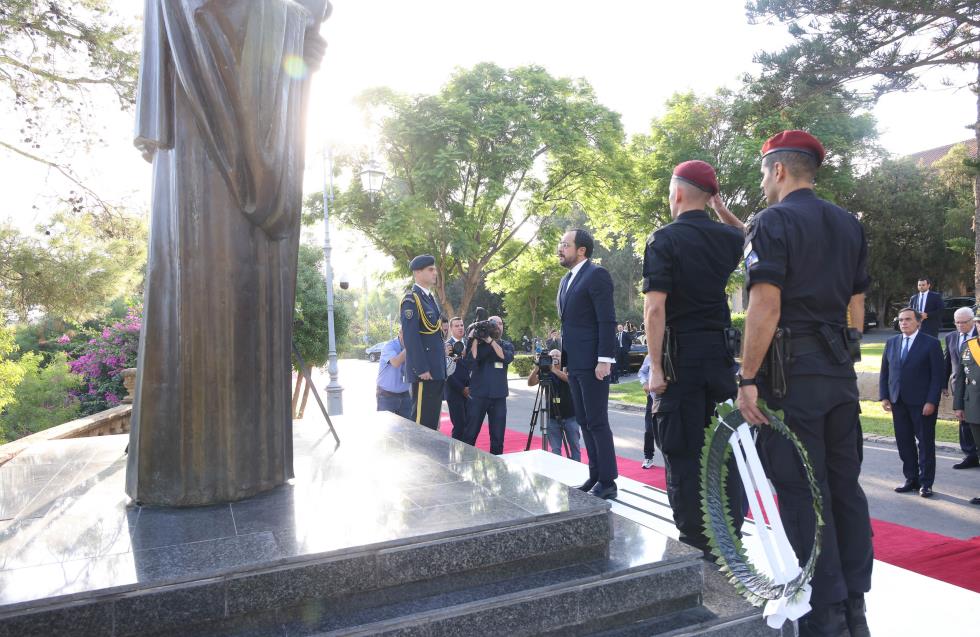 Προέδρος Χριστοδουλίδης: Κατέθεσε στεφάνια σε Μνημεία των Ηρώων της Δημοκρατίας