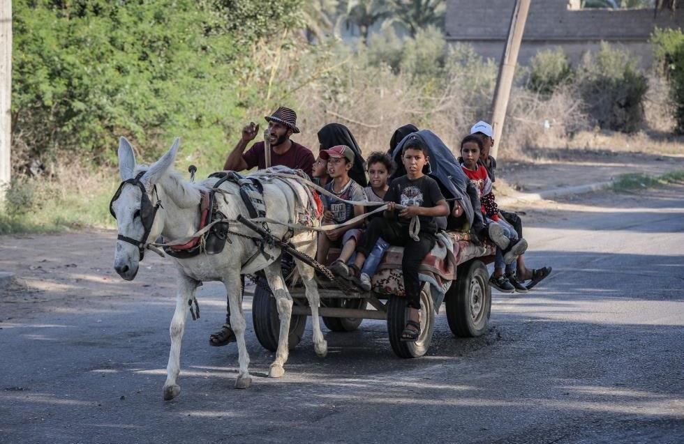 Ισοδύναμη με θανατική ποινή η μαζική μετακίνηση Παλαιστινίων από την Γάζα, λένε ΟΗΕ και ΠΟΥ