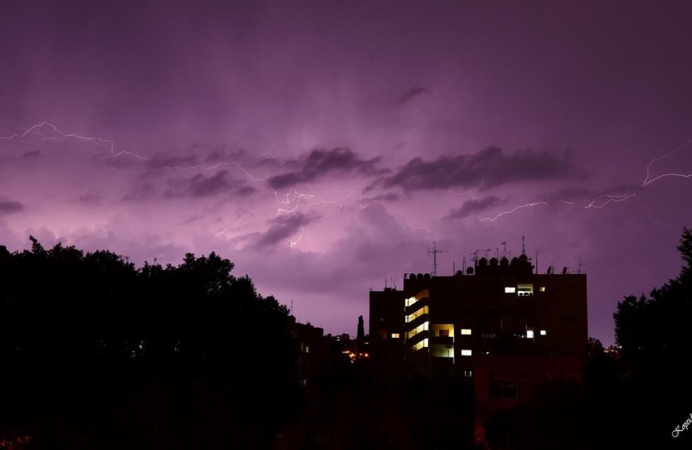 Καταρρακτώδεις βροχές σε πολλές περιοχές της Κύπρου - Έντονα καιρικά φαινόμενα, σε ισχύ κίτρινη προειδοποίηση (βίντεο)