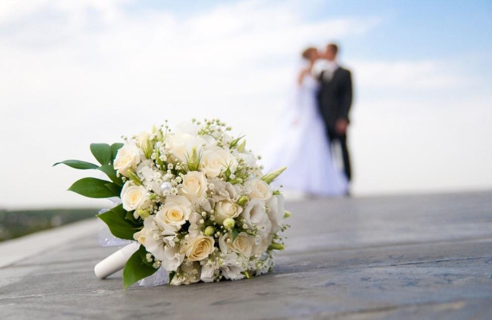 Ενθουσιασμένη νύφη στη Φλόριντα αρπάζει λάθος άντρα και γίνεται viral (Βίντεο)