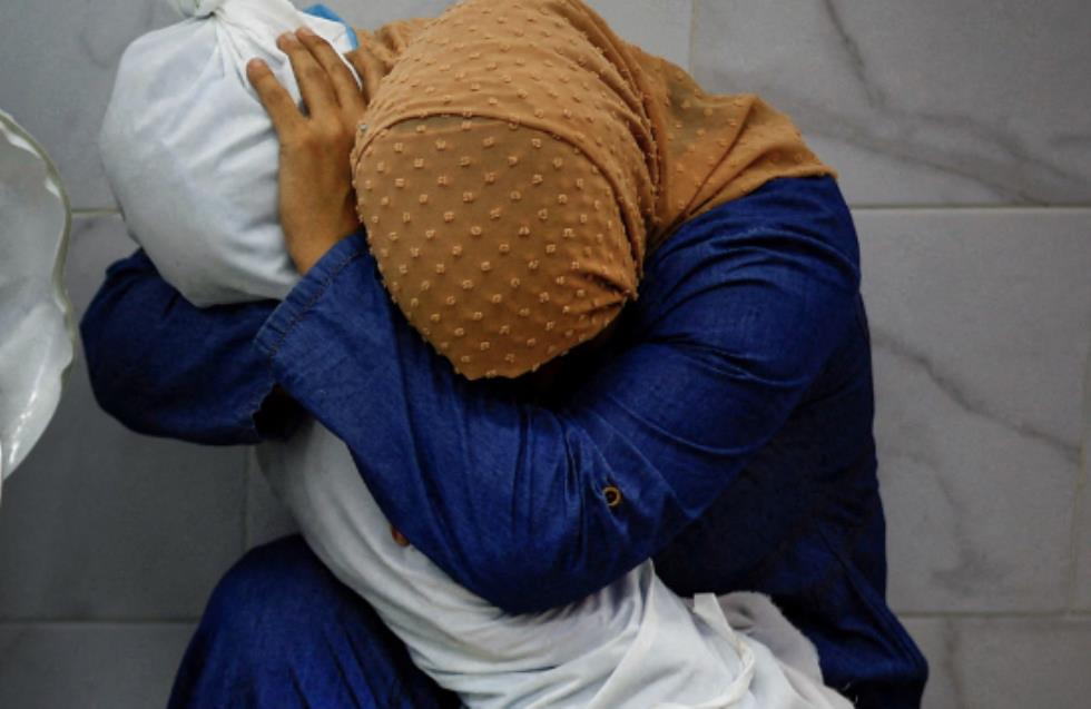 Παλαιστίνια που κρατά τη νεκρή ανιψιά της – Συγκλονιστική φωτογραφία, τιμήθηκε από το World Press Photo