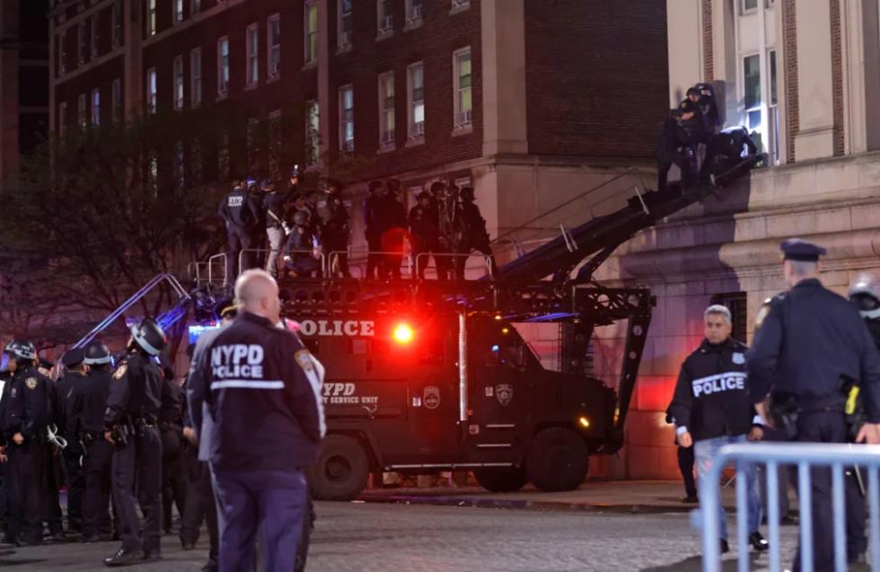 «Δεν το έχουμε ξαναδεί αυτό»: Καρέ καρέ η έφοδος της Αστυνομίας στο πανεπιστήμιο Κολούμπια - 100 συλλήψεις φιλοπαλαιστίνιων