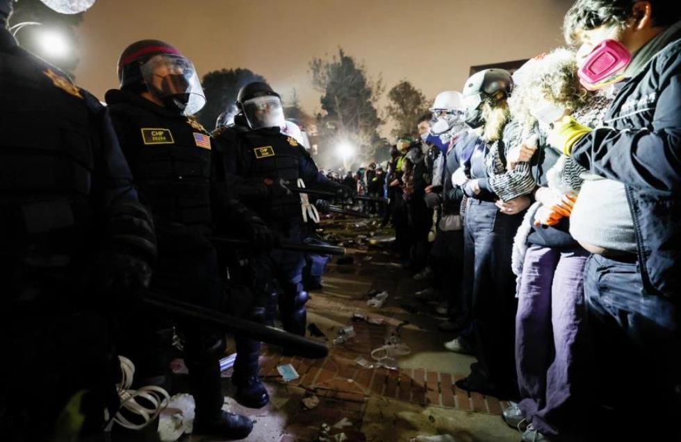 Εκκενώθηκε ο καταυλισμός των φιλοπαλαιστίνιων διαδηλωτών στο UCLA – Πάνω από 100 συλλήψεις (βίντεο)