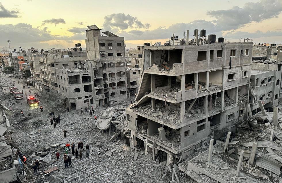 Αδιάκοποι οι σφοδροί βομβαρδισμοί του Ισραήλ στη Γάζα
